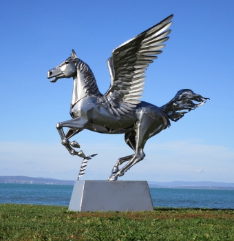 Lebensgroße Pegasus Skulptur